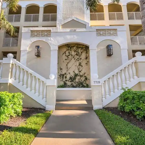 TOP FLOOR RESIDENCE IN PEBBLE CREEK