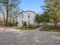 BEAUTIFULLY MAINTAINED AND COMFORTABLY FURNISHED EAST HAMPTON OAKS RENTAL