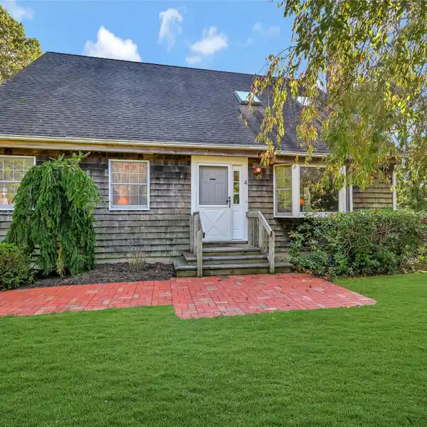 LOVELY HOME IN A QUIET CUL-DE-SAC