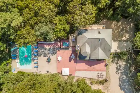 Seven Bedroom Contemporary Pool Home for Rent