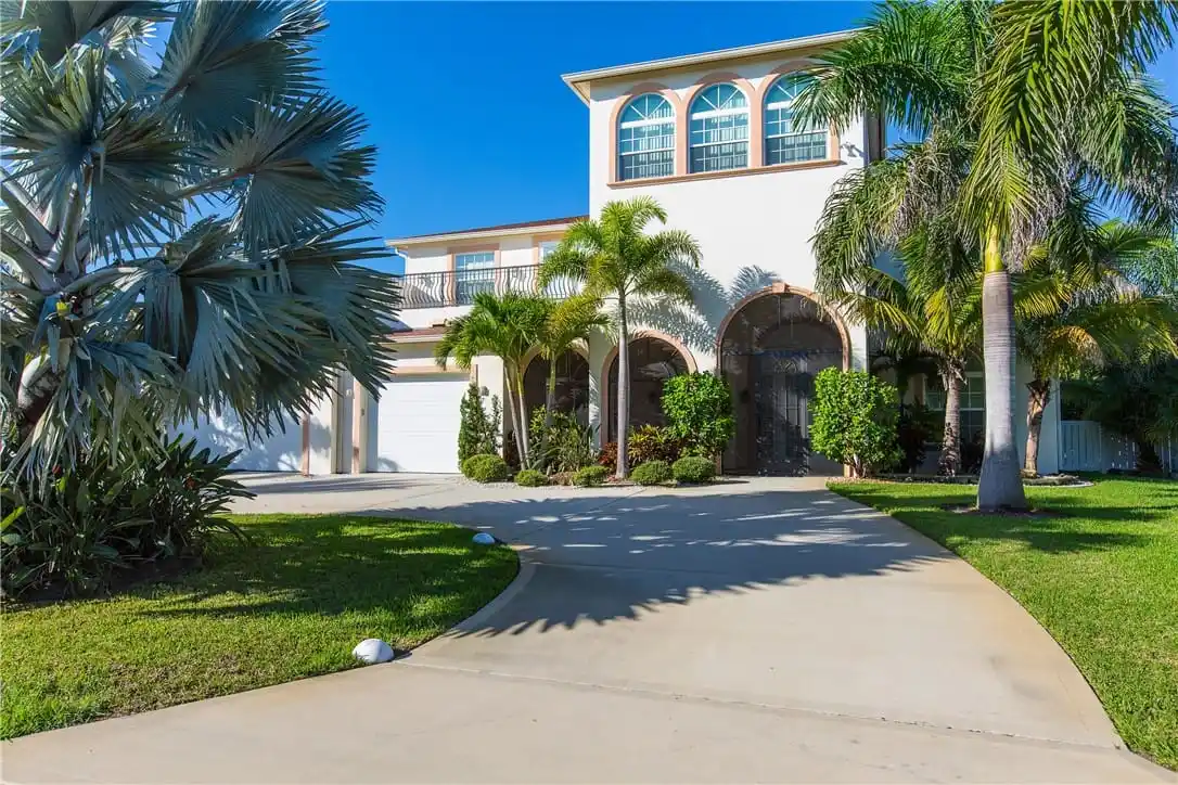 Four Bedroom Home Near North Jetty Beach