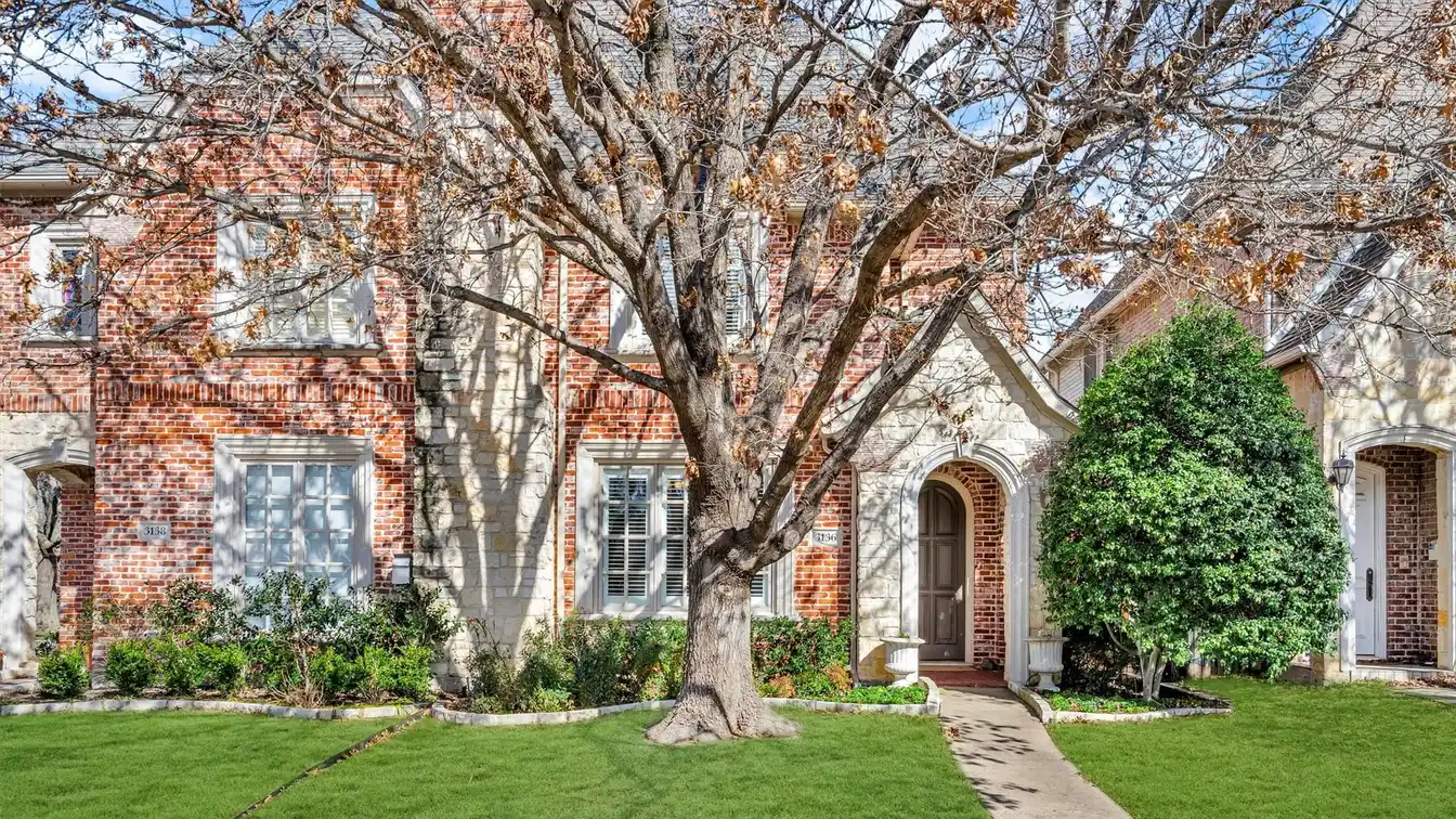 Beautiful University Park Single-family Attached Home