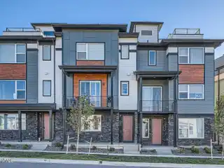 Luxury Turnkey Townhome Minutes from Boulder