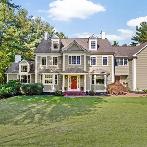 GRAND COLONIAL IN THE PRESTIGIOUS ARROWHEAD NEIGHBORHOOD