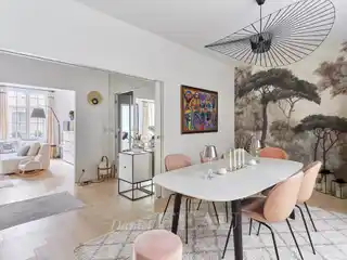 Decorator-Renovated First Floor Apartment