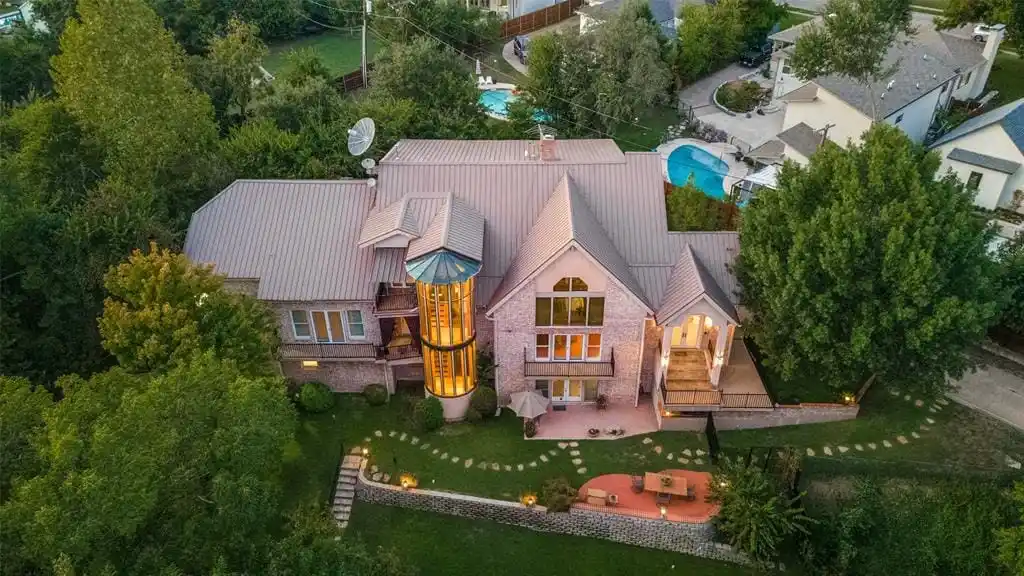 A Slice of Texas Hill Country in the Heart of Lakewood