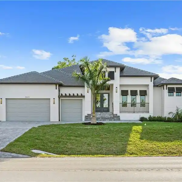 BRAND NEW LUXURY HOME COMBINING ELEGANCE AND PRACTICALITY