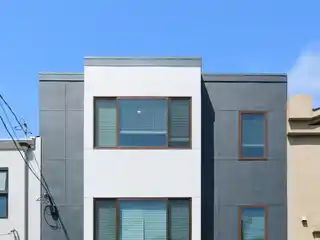 Light-filled Top-floor Flat