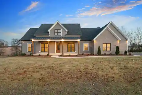 One-Level Living in a Brand New Showstopper