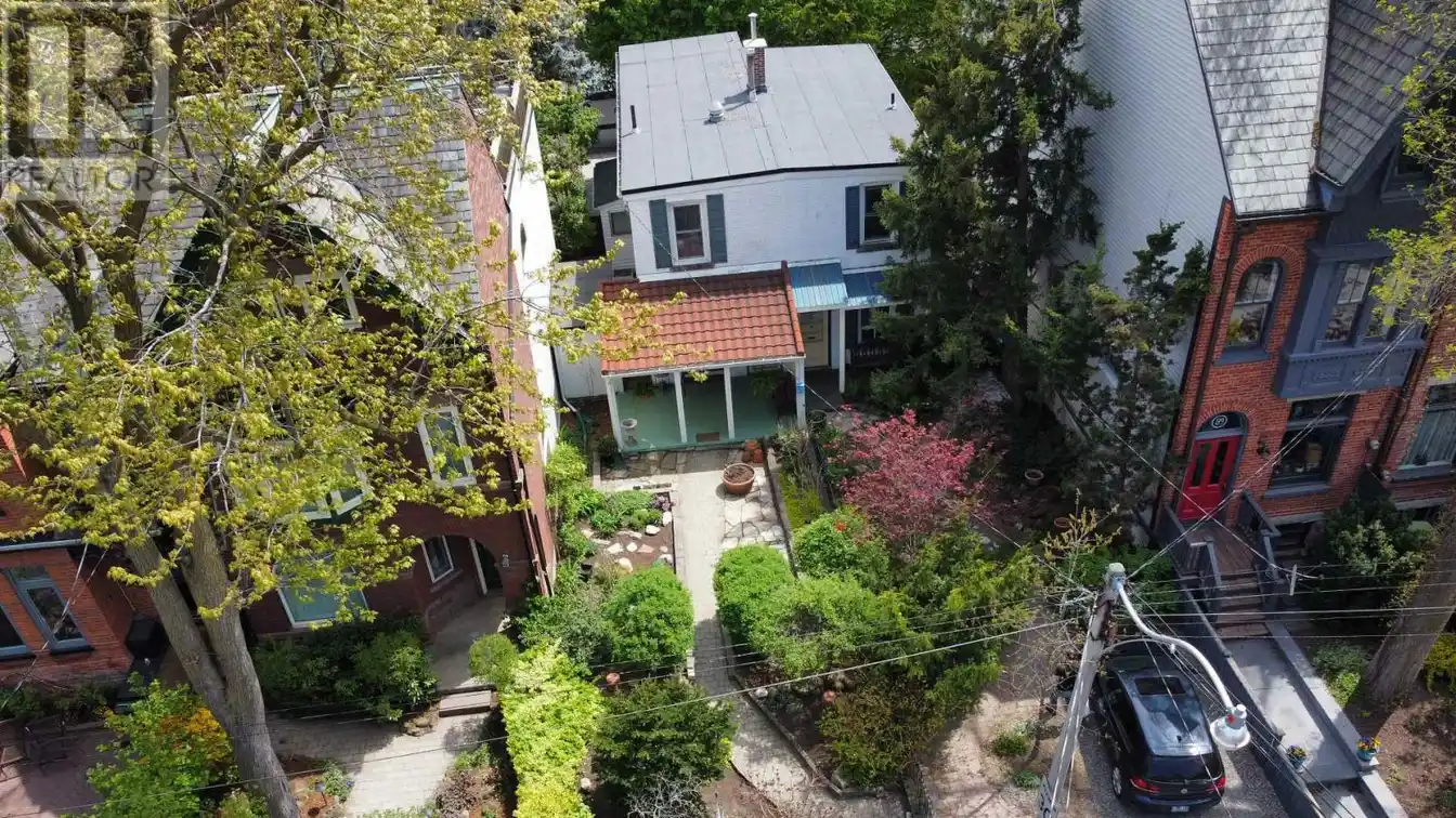 Adorable Cabbagetown Cottage