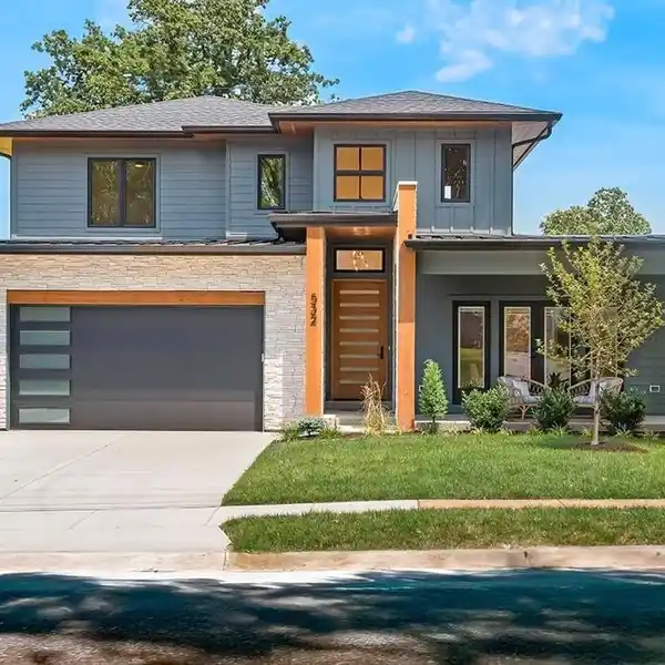 STUNNING CUSTOM HOME OFFERING EXCEPTIONAL CRAFTSMANSHIP