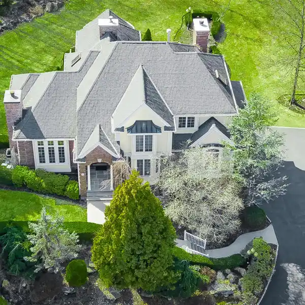 MAGNIFICENT COLONIAL IN SERENE LOCATION