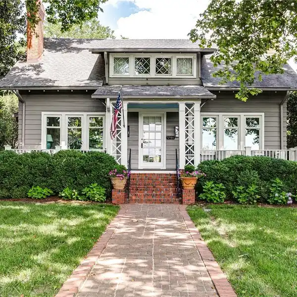 PERFECT COMBINATION OF CHARM AND MODERN LIVING