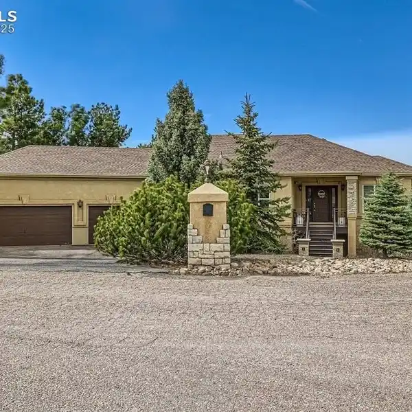 GORGEOUS CUSTOM BUILT RANCH