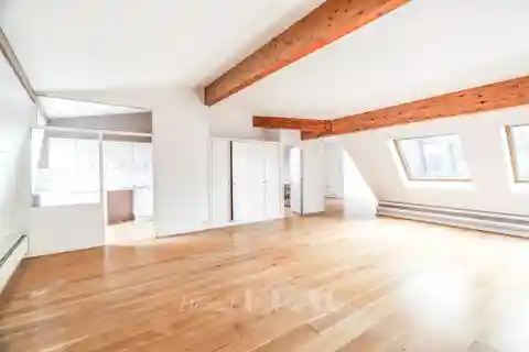 Bright Open-Plan Apartment