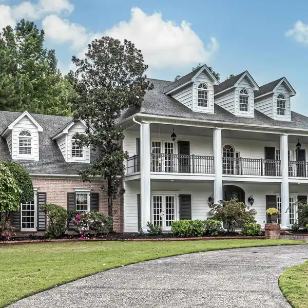 GORGEOUS SOUTHERN COLONIAL RESIDENCE