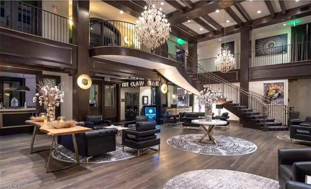 Coastal Updated Condo in Downtown Old Naples