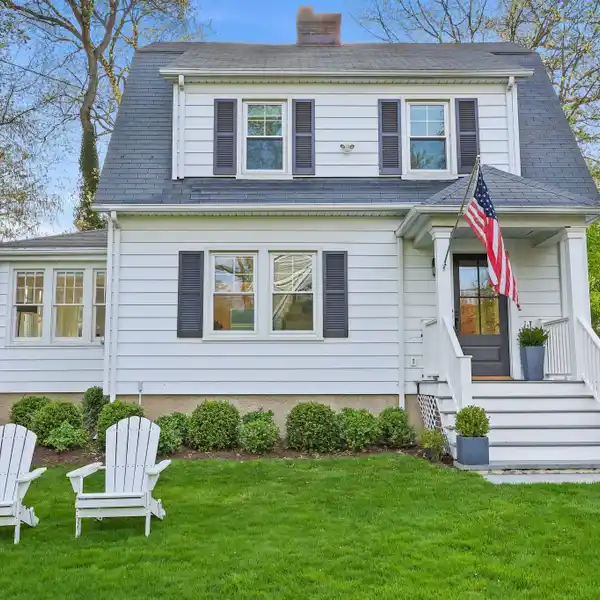 BEAUTIFULLY RENOVATED COLONIAL