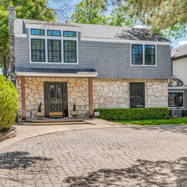 CREATE YOUR VISION IN SOUGHT-AFTER UNIVERSITY PARK