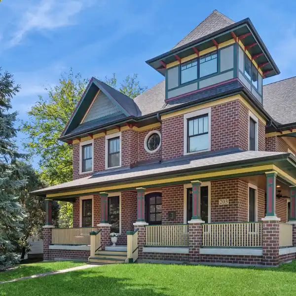 ICONIC VICTORIAN LUXURY WITH ARTISAN CRAFTSMANSHIP AND SMART DESIGN