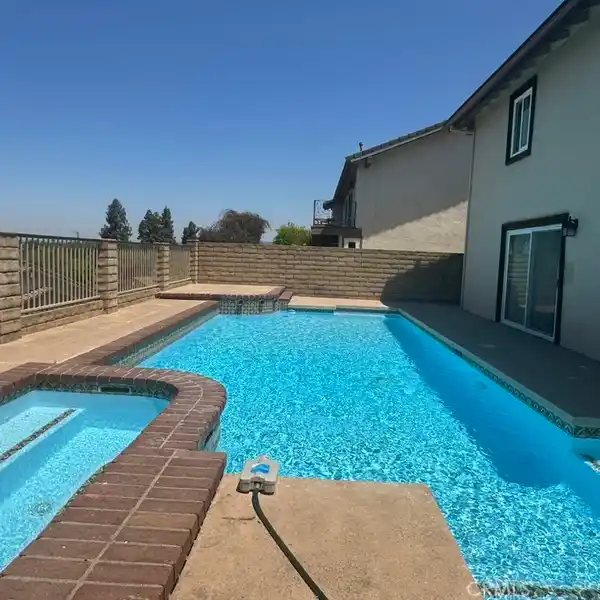 SCENIC POOL HOME WITH BONUS GUEST QUARTERS