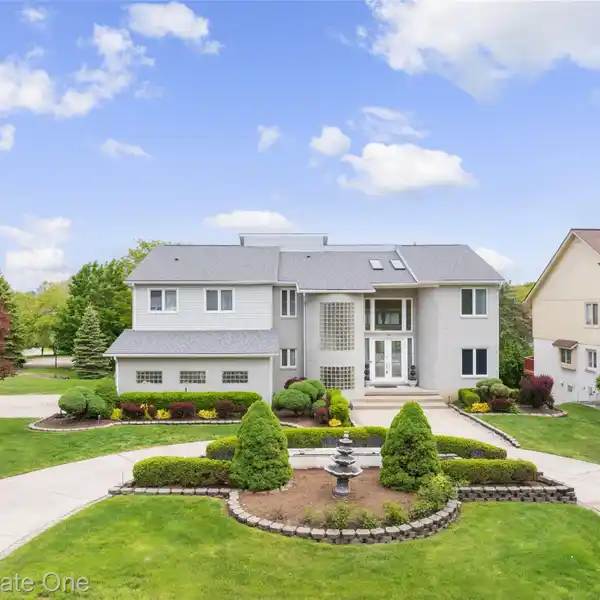 MODERN COLONIAL WITH WRAPAROUND DECK