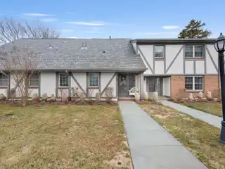 Lovely Completely Renovated Townhouse for Rent