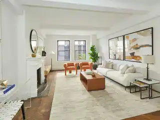 Grand-scale Classic Seven-room Home