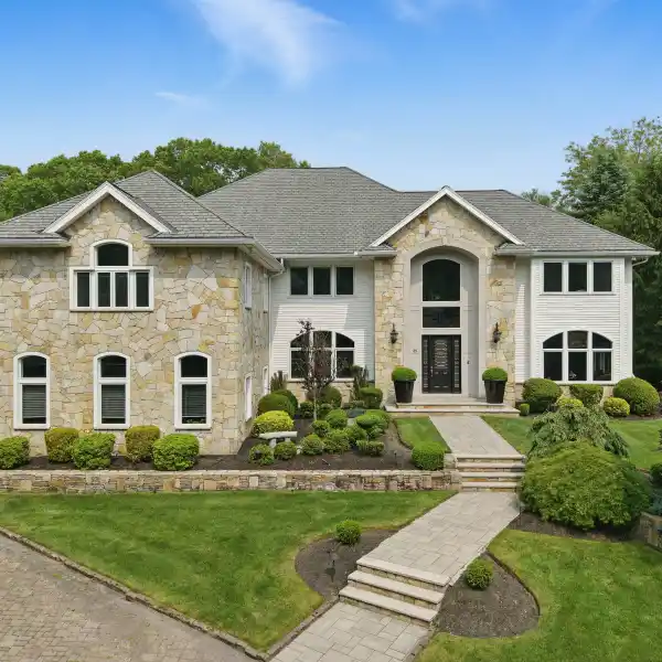 EXQUISITE RESIDENCE DESIGNED FOR COMFORT