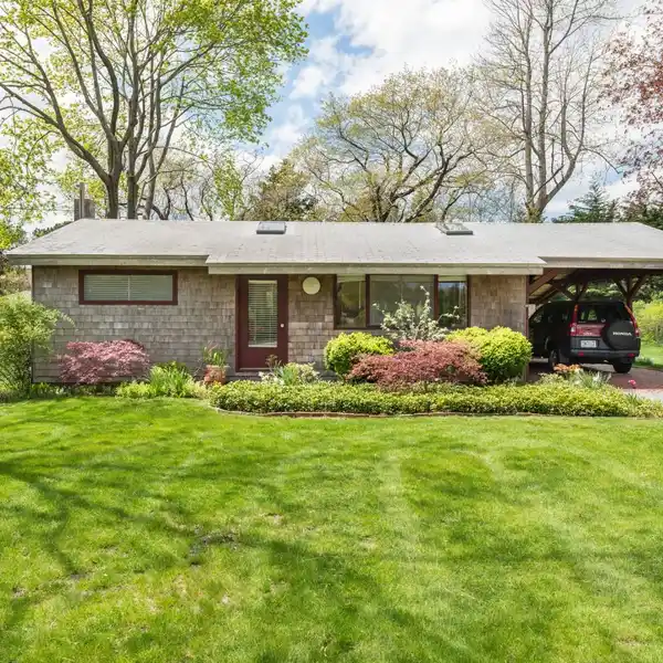 CHARMING SHINNECOCK COTTAGE FOR RENT