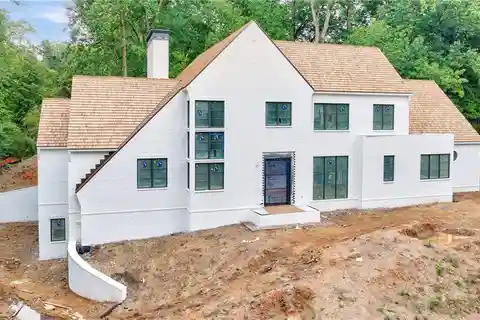 New Luxury Residence on a Private Cul-de-sac
