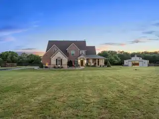 Horse Lover's Paradise on 11 Acres