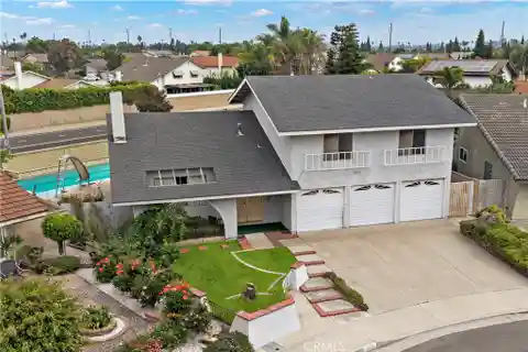 Spacious La Linda Fixer with Pool and Endless Potential