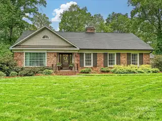 Beautiful Home in Popular Beverly Woods East