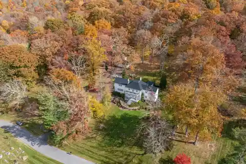 Expansive 5-bedroom Home on 5.5 Acres