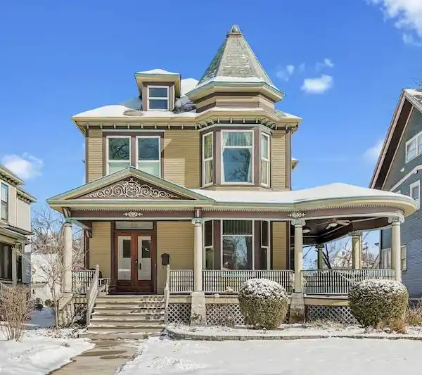STUNNING VICTORIAN ON A CHARMING OAK PARK CUL-DE-SAC