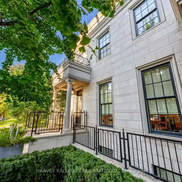 REIMAGINED HOME WITH THE FEEL OF A NEW YORK BROWNSTONE