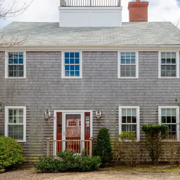 HISTORIC NANTUCKET GEM WITH FLEXIBLE FLOOR PLAN