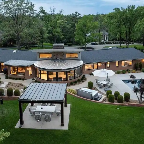 COMPREHENSIVELY REIMAGINED MID-CENTURY MODERN HOME