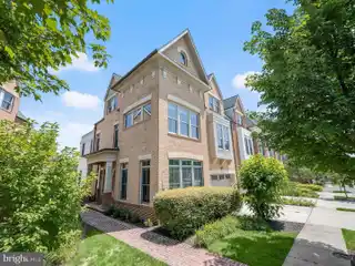 Luxury Townhome in Sought-After Maple Lawn