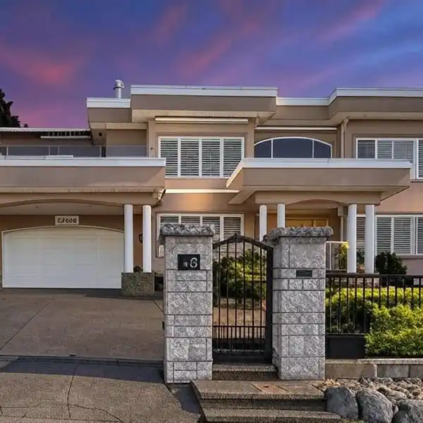 OCEANVIEW ENTERTAINER’S DREAM IN GATED PRIVACY