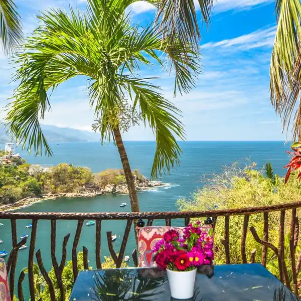 MAGNIFICENT RESIDENCE OVERLOOKING MISMALOYA BAY