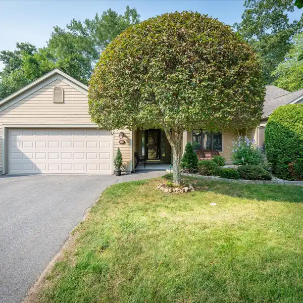 THE GRAND DAME OF HERITAGE HILLS