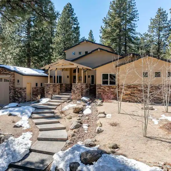 EXQUISITE SINGLE-STORY HOME