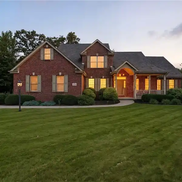 GORGEOUS CUSTOM HOME IN EXCLUSIVE SHADOW CREEK