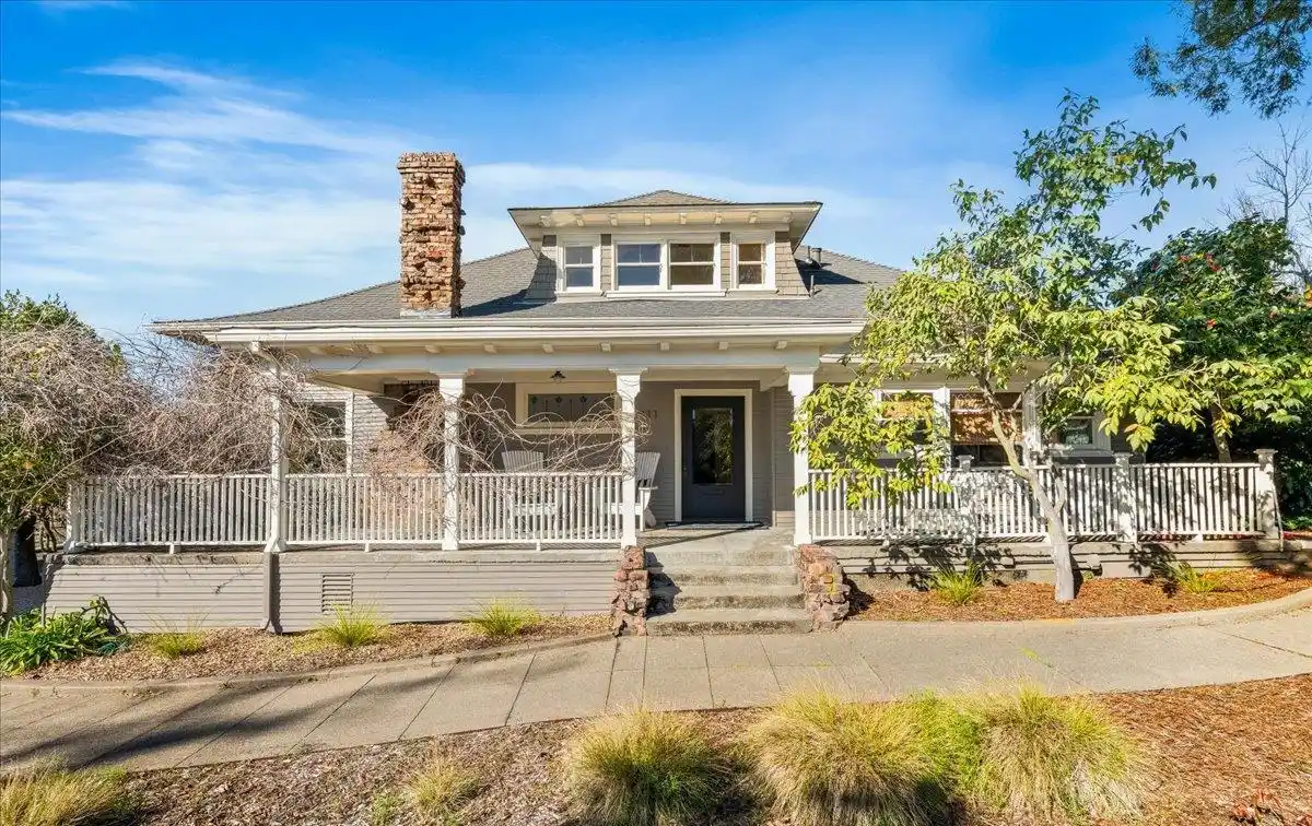 Classic Craftsman Home in the Heart of Healdsburg
