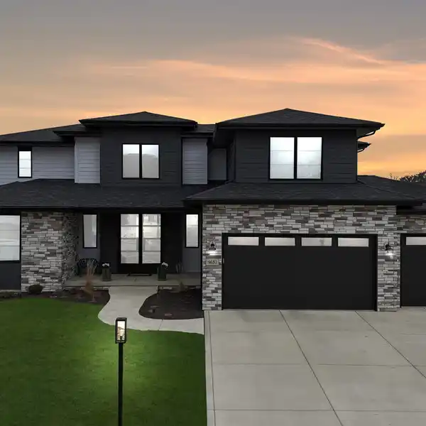 IMMACULATE HOME IN THE PRESERVE