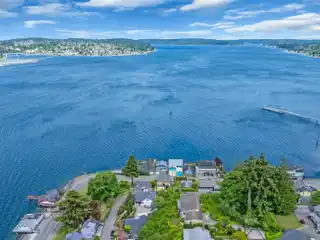 Fully-remodeled Low-bank Waterfront Home