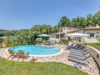 Magnificent Villa with Delightful Garden