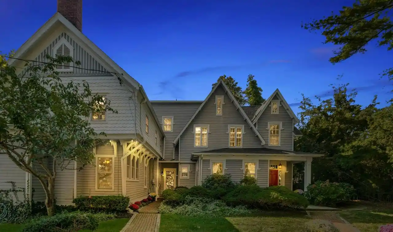 Impressive and Welcoming Luxury Home